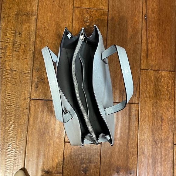 Coach Charlie Carryall - Picture 10 of 17